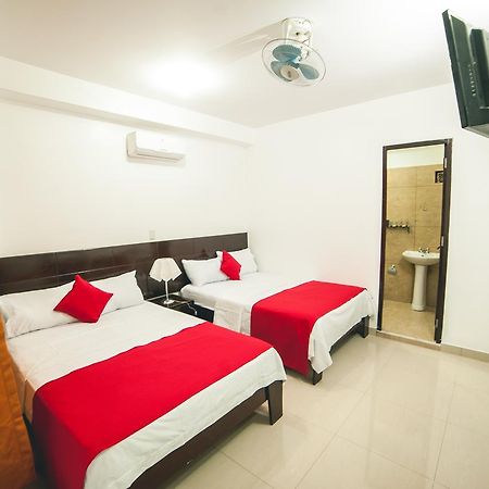 Hotel Luxor Пукальпа Екстер'єр фото